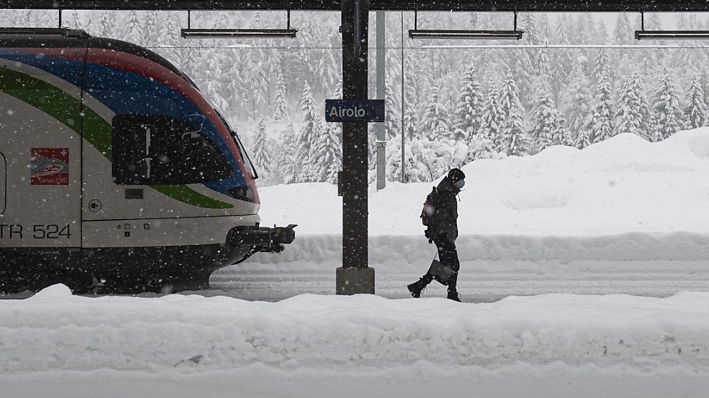 Zugstrecke vom Tessin nach Norden wieder befahrbar, © Keystone / SDA Zugstrecke vom Tessin nach Norden wieder befahrbar, © Keystone / SDA