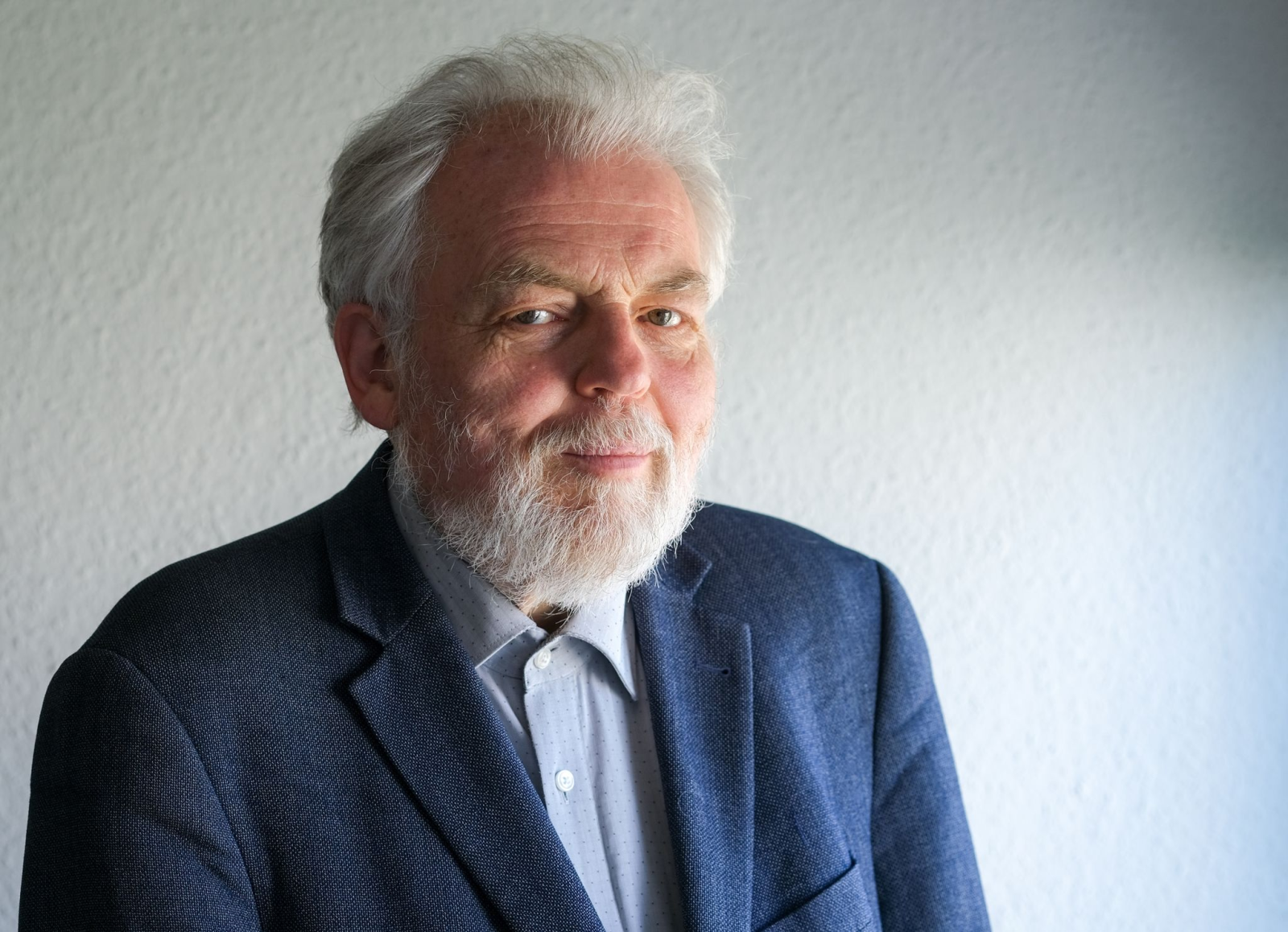 Lutz Rathenow widmet sich nach seiner Zeit als SED-Aufarbeitungsbeauftragter in Sachsen wieder dem Schreiben.