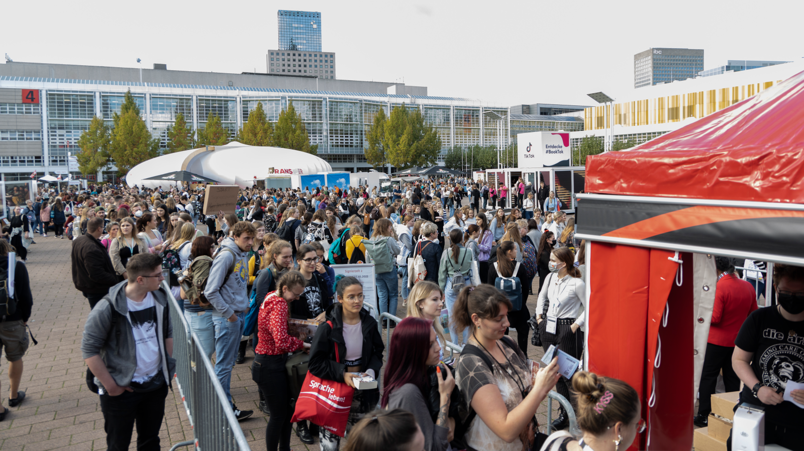 Frankfurt Kitap Fuarı duyguların gölgesinde başladı, © Frankfurter Buchmesse