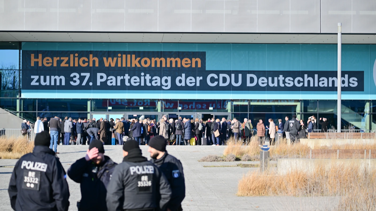 Berlin’de Protestolu CDU Parti Kongresi!, © dpa Berlin’de Protestolu CDU Parti Kongresi!, © dpa