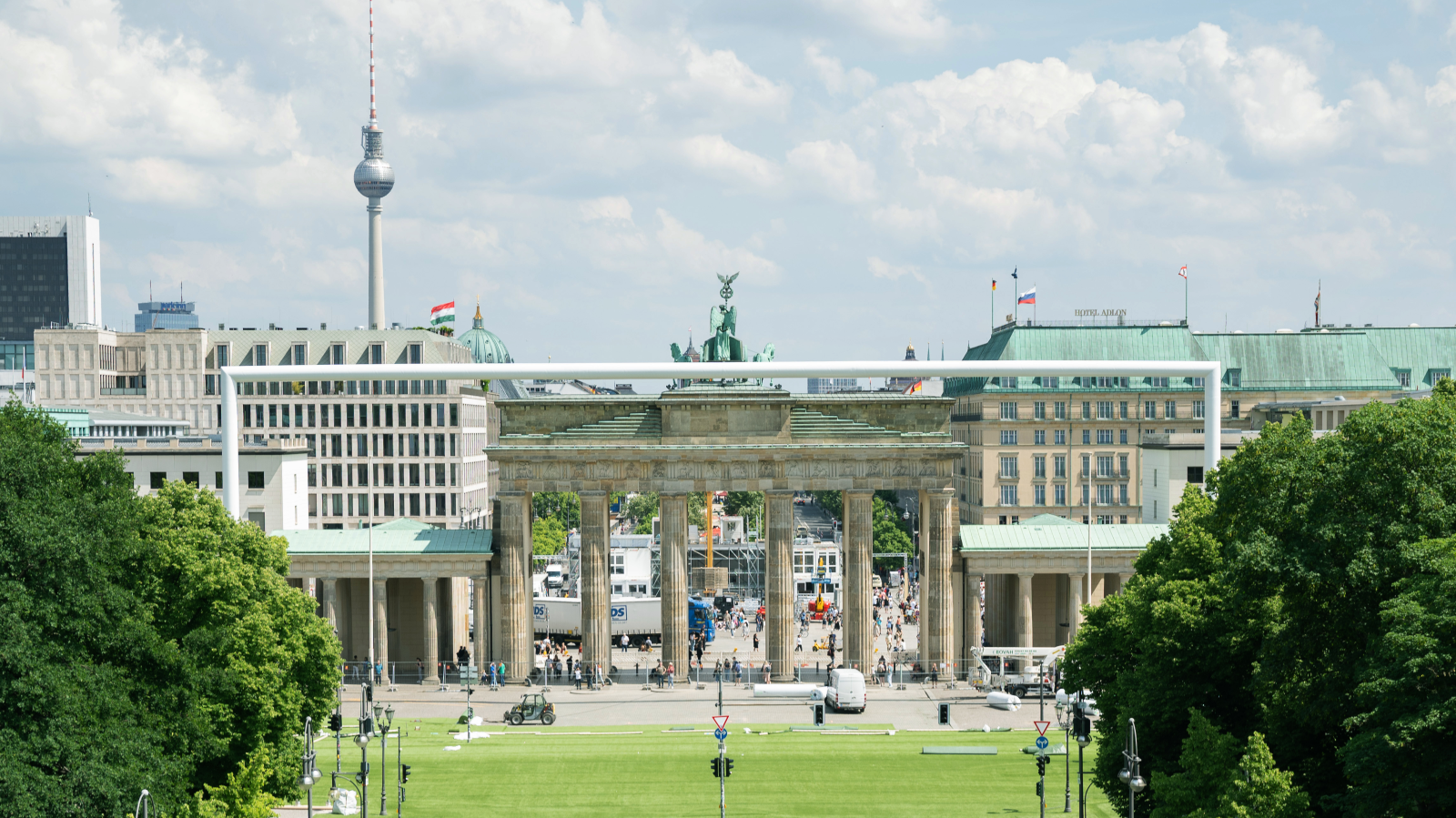 Brandenburger Tor’da Türkiye - Avusturya maçına yoğun ilgi bekleniyor!, © dpa