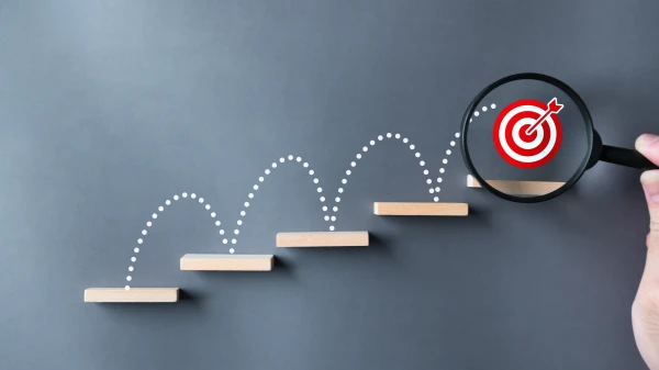 Grafik Step by Step ans Ziel, © Shutterstock Grafik Step by Step ans Ziel, © Shutterstock