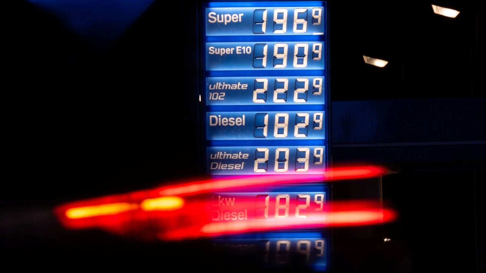 ADAC Uyarısı: Akaryakıt Otoyolda Pahalı Şehirde Uygun, © dpa ADAC Uyarısı: Akaryakıt Otoyolda Pahalı Şehirde Uygun, © dpa