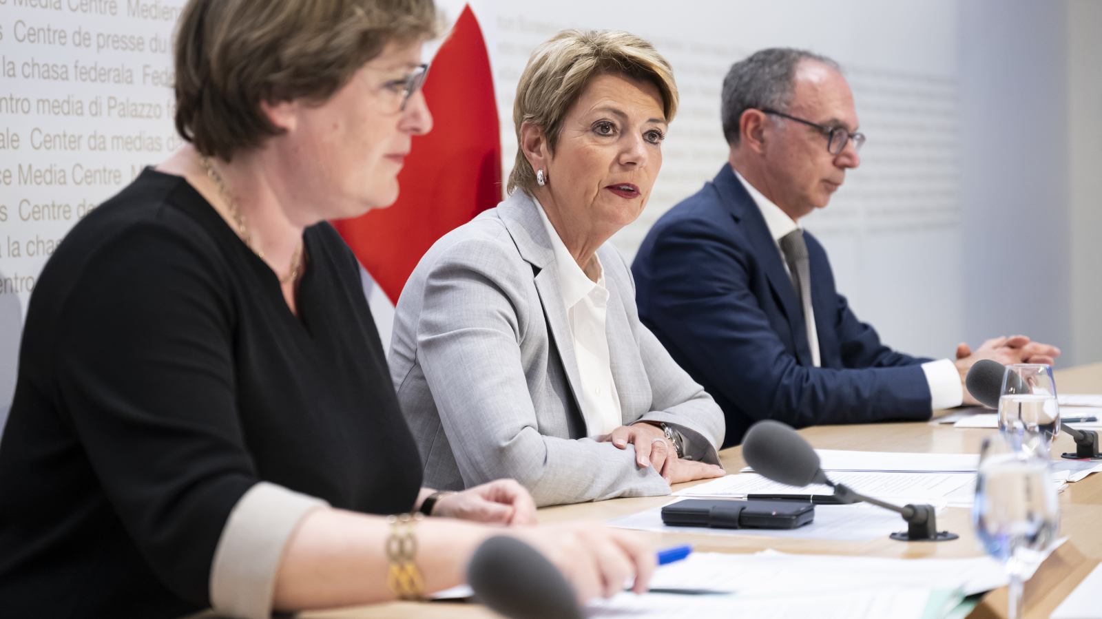 Bundeskasse ist 2,5 Milliarden Franken über dem Budget, © KEYSTONE/Anthony Anex