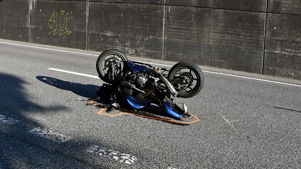 Motorradfahrer bei Kollision in Chur verletzt, © Keystone/SDA Motorradfahrer bei Kollision in Chur verletzt, © Keystone/SDA