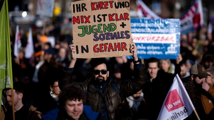 Berlin’de tasarruflara tepkiler, “#unkürzbar” ittifakı yeniden sokakta!, © dpa/Stefan Boness