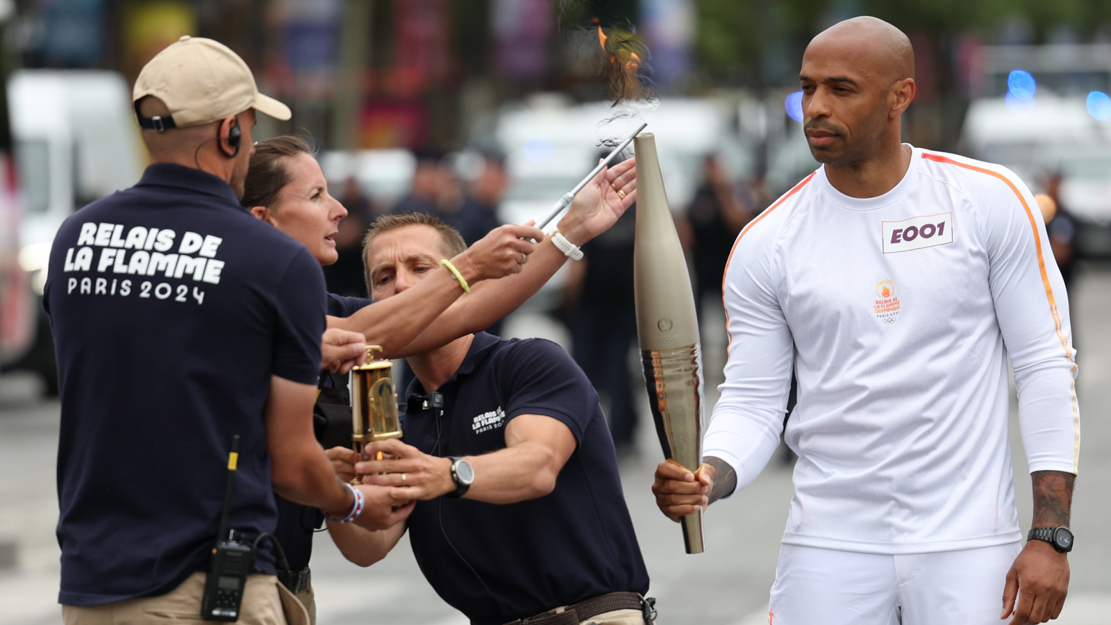 Olympische Flamme in Paris eingetroffen, © Keystone / EPA / Julien Mattia