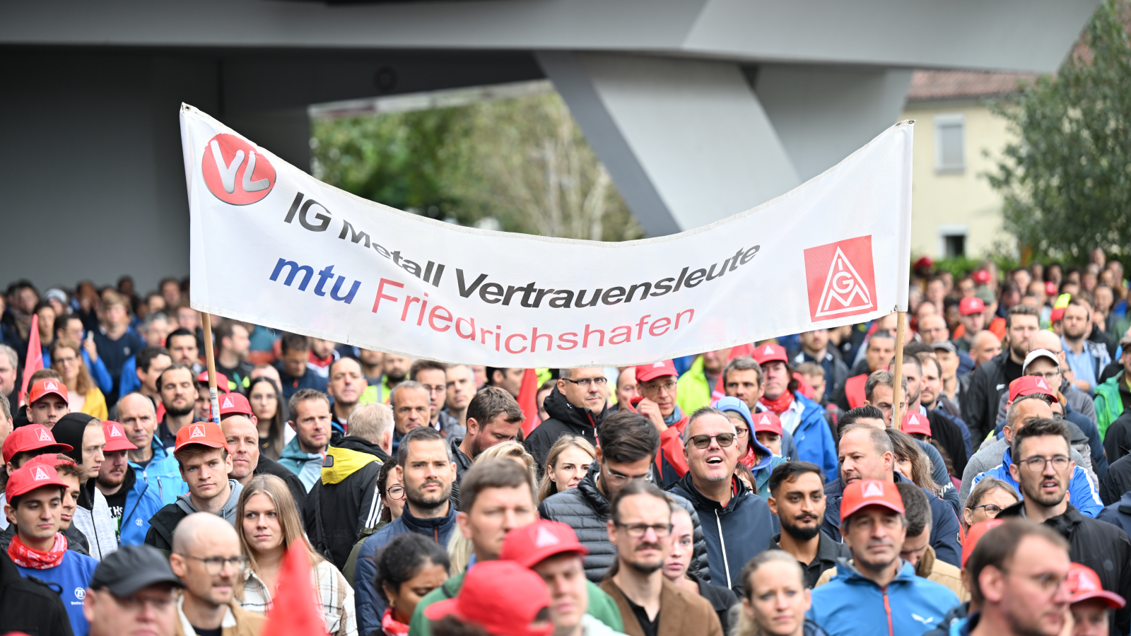 ZF Friedrichshafen’de Binlerce İşçi Ayakta: “Tasarrufun Bedelini Biz Ödemeyeceğiz”, ©  Felix Kästle/dpa