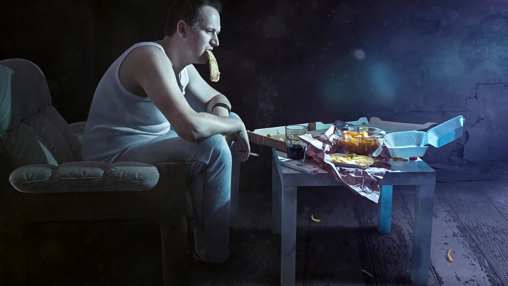 Ekran Karşısında Yemek Yeme Alışkanlığı Sandığınızdan Daha Tehlikeli Olabilir!, © shutterstock Ekran Karşısında Yemek Yeme Alışkanlığı Sandığınızdan Daha Tehlikeli Olabilir!, © shutterstock