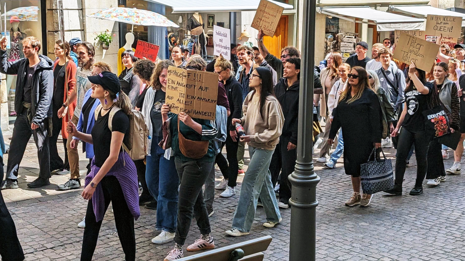 Hunderte demonstrieren in Schaffhausen gegen Polizei, © Keystone-SDA