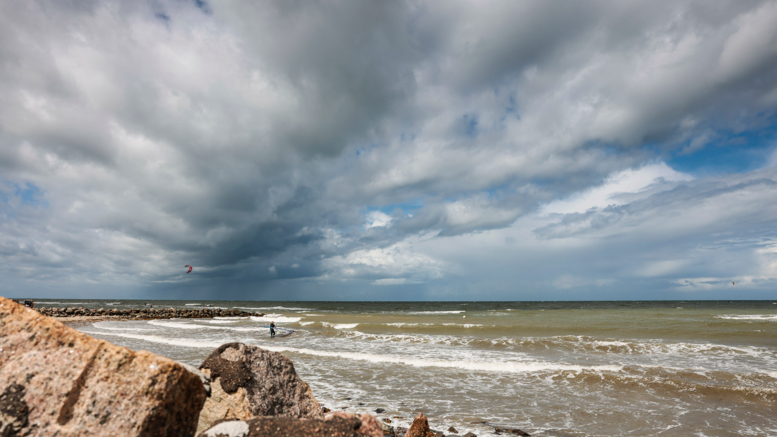 Almanya’ya fırtına ve sel uyarısı: Bazı bölgelerde 200 litre yağış bekleniyor, © Frank Molter/dpa