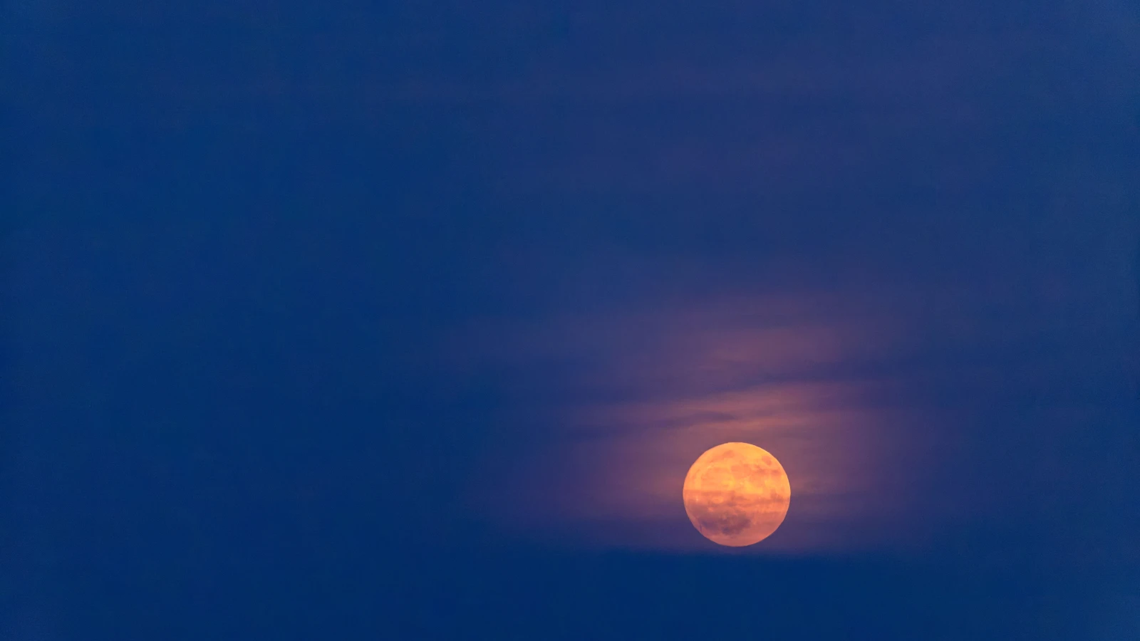 Erdbeermond (Çilek Ayı) – Haziran Gecelerini Renklendiren Ay!, © Philipp von Ditfurth/dpa Erdbeermond (Çilek Ayı) – Haziran Gecelerini Renklendiren Ay!, © Philipp von Ditfurth/dpa