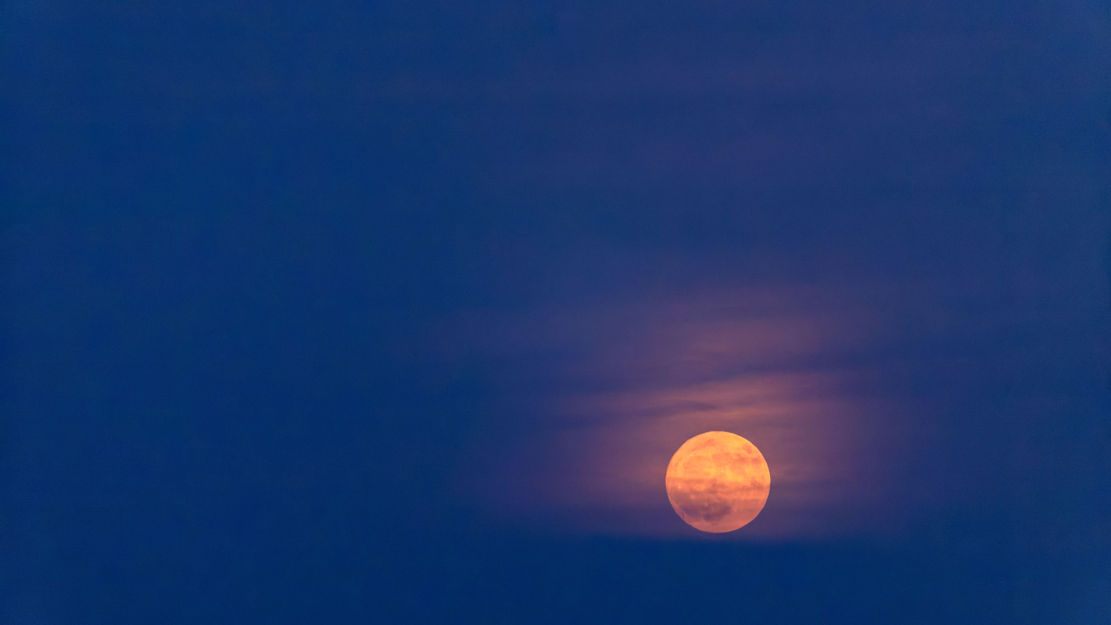 Erdbeermond (Çilek Ayı) – Haziran Gecelerini Renklendiren Ay!, © Philipp von Ditfurth/dpa