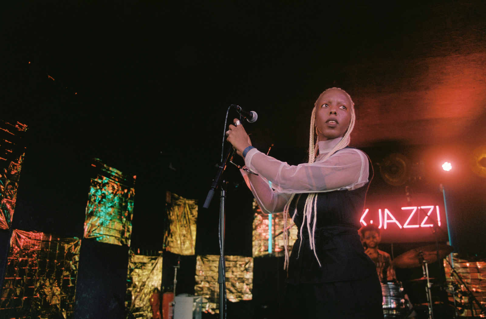 GETTING CLOSER: DUMAMA