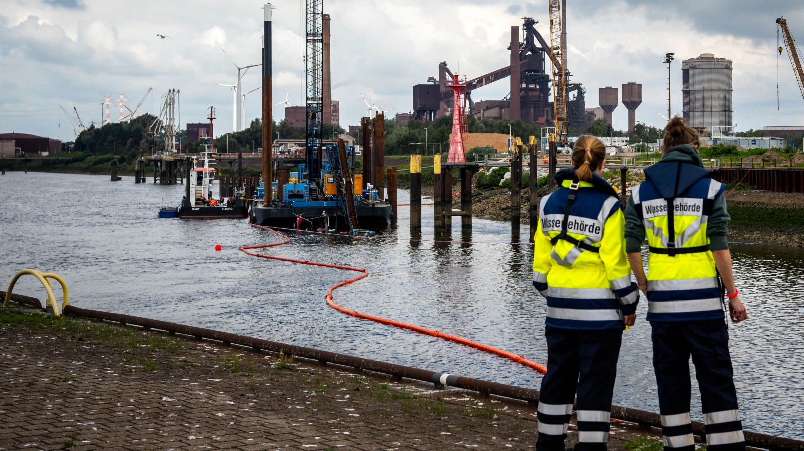 Batan Römorkör Kurtarıldı!, © dpa Batan Römorkör Kurtarıldı!, © dpa