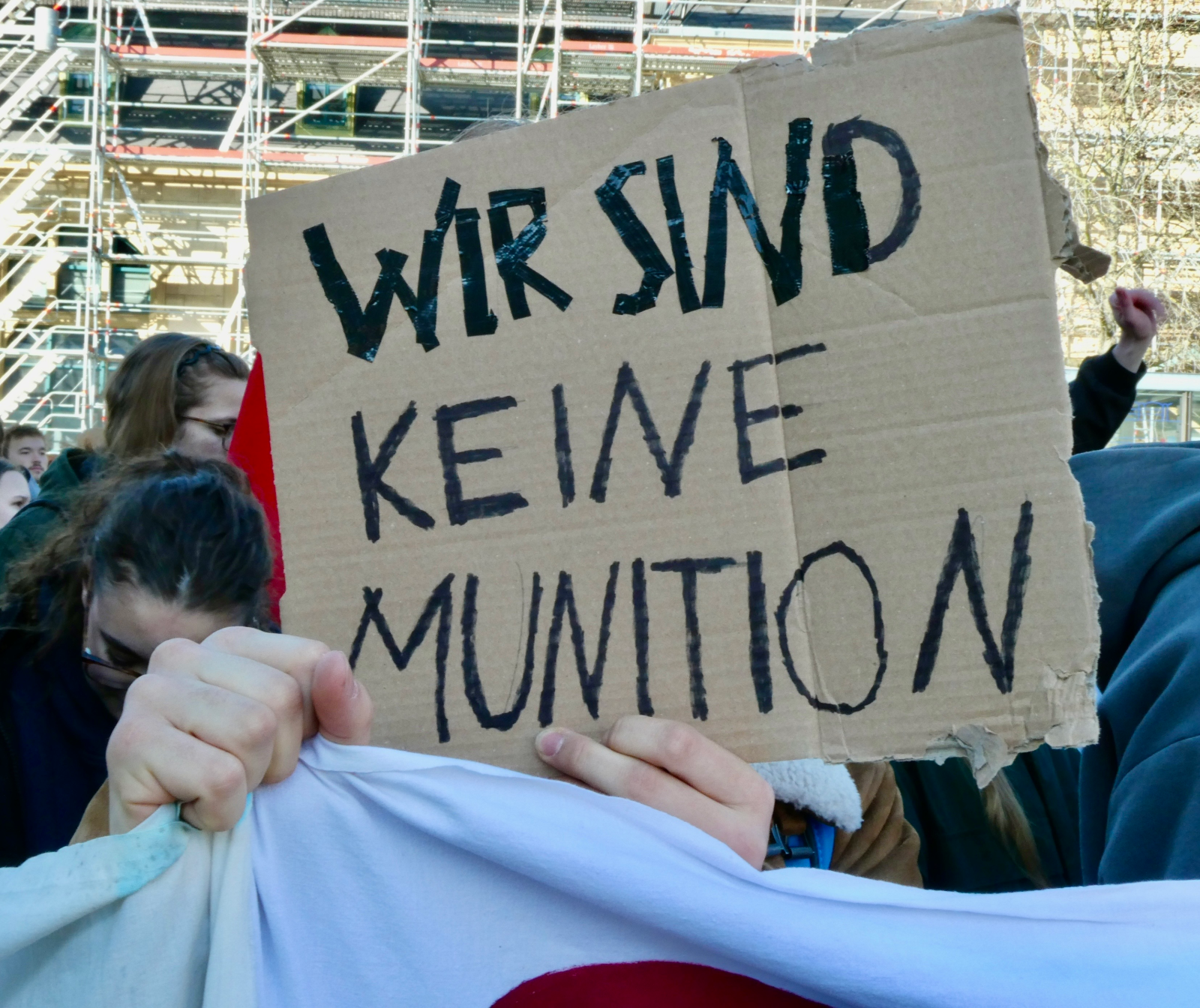 Koblenz’de Öğrenciler Zorunlu Askerliğe Karşı Sokağa Çıktı, © Alina Grünky/dpa