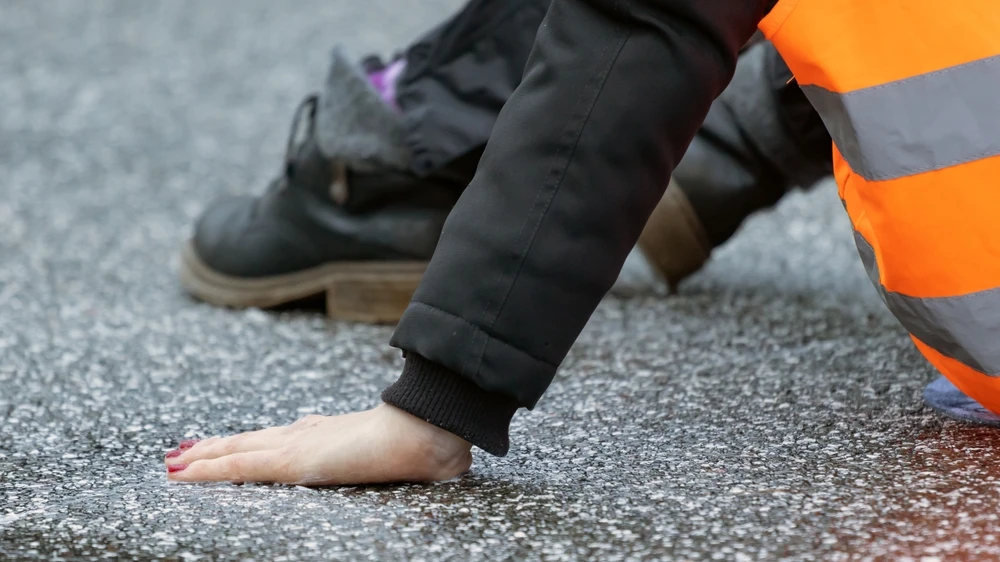 İklim Aktivistleri Köln-Bonn Havalimanı'nda Eylem Düzenledi, © shutterstock İklim Aktivistleri Köln-Bonn Havalimanı'nda Eylem Düzenledi, © shutterstock