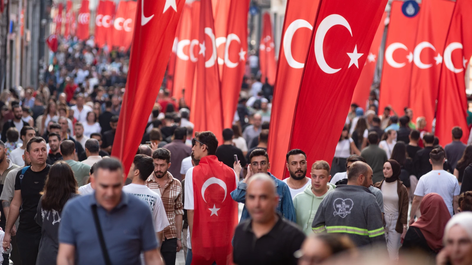 Türkiye Genç Nüfus Özelliğini Kaybediyor!, © shutterstock Türkiye Genç Nüfus Özelliğini Kaybediyor!, © shutterstock