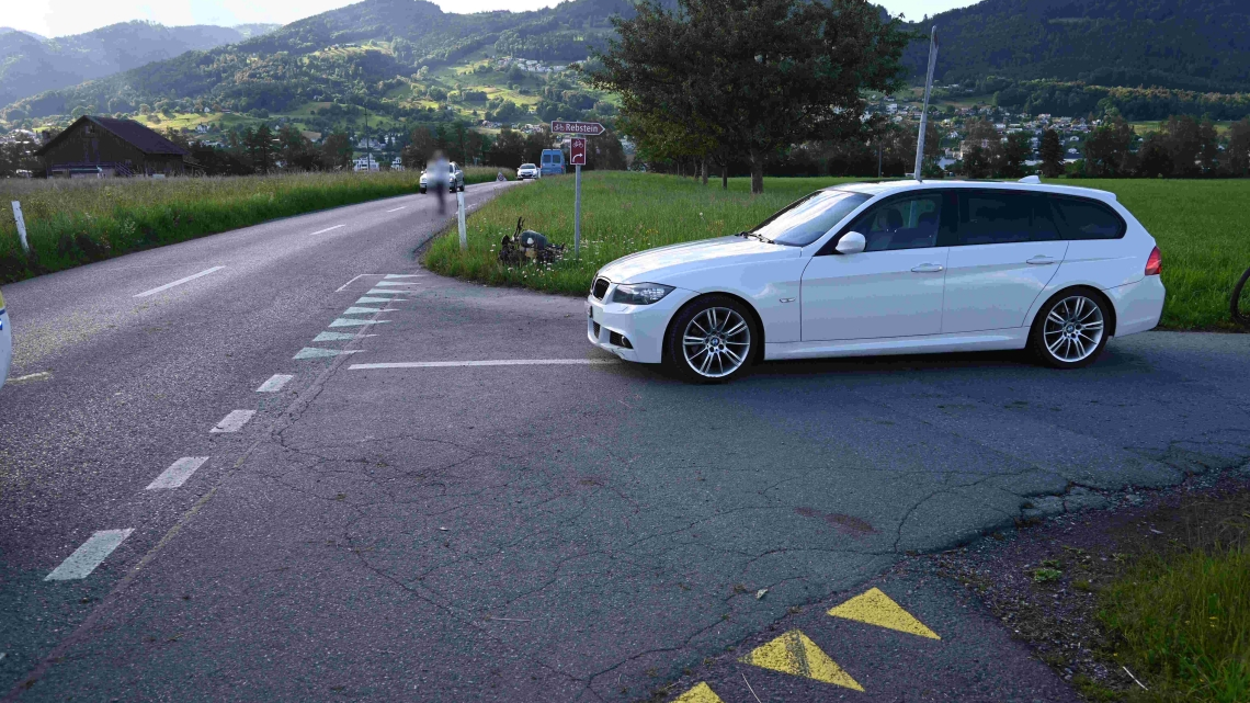 98-jähriger E-Bike-Fahrer nach Unfall mit Auto unbestimmt verletzt, © Kantonspolizei St. Gallen