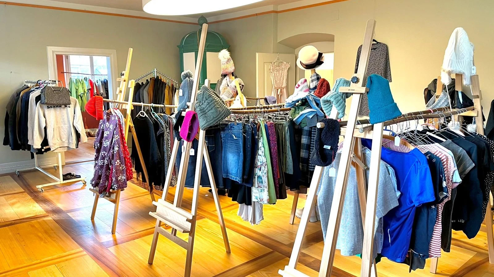 94Secondhand Gebrauchtkleiderverkauf, © ZVG 94Secondhand Gebrauchtkleiderverkauf, © ZVG