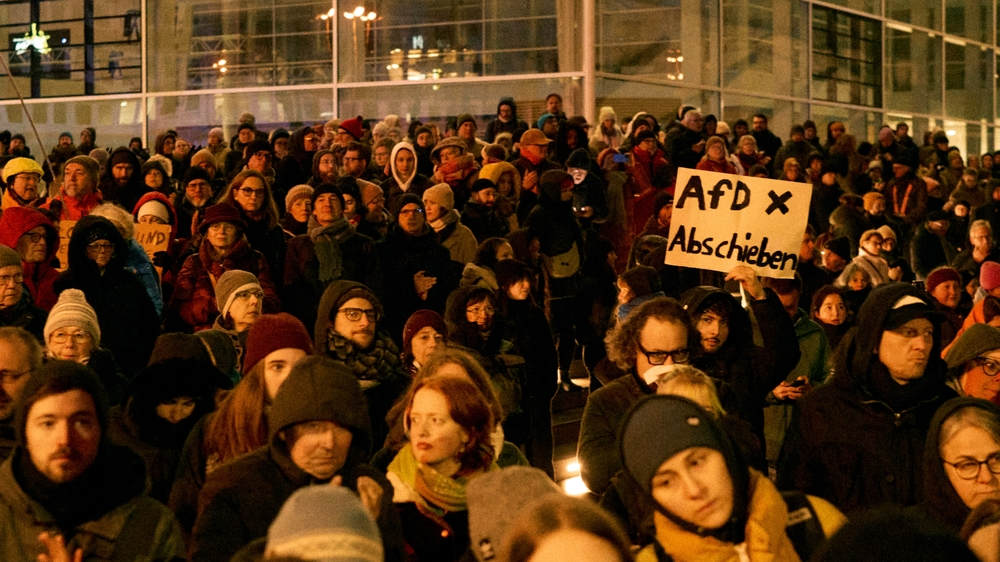 Rheinland-Pfalz´in Kirchheimbolanden kent merkezinde yüzlerce kişi aşırı sağ ve İslam karşıtı AfD´ye karşı gösteri düzenledi, © Shutterstock