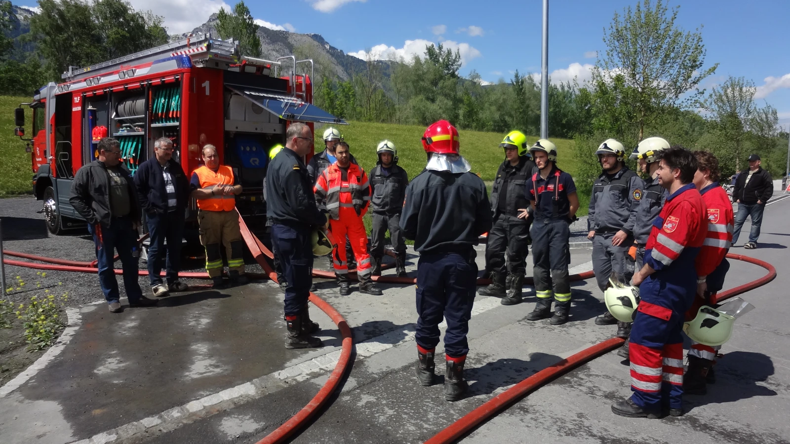 Kurse für Maschinisten der Feuerwehren und FK Wassertransport, © Information und Kommunikation der Liechtensteiner Regierung Kurse für Maschinisten der Feuerwehren und FK Wassertransport, © Information und Kommunikation der Liechtensteiner Regierung