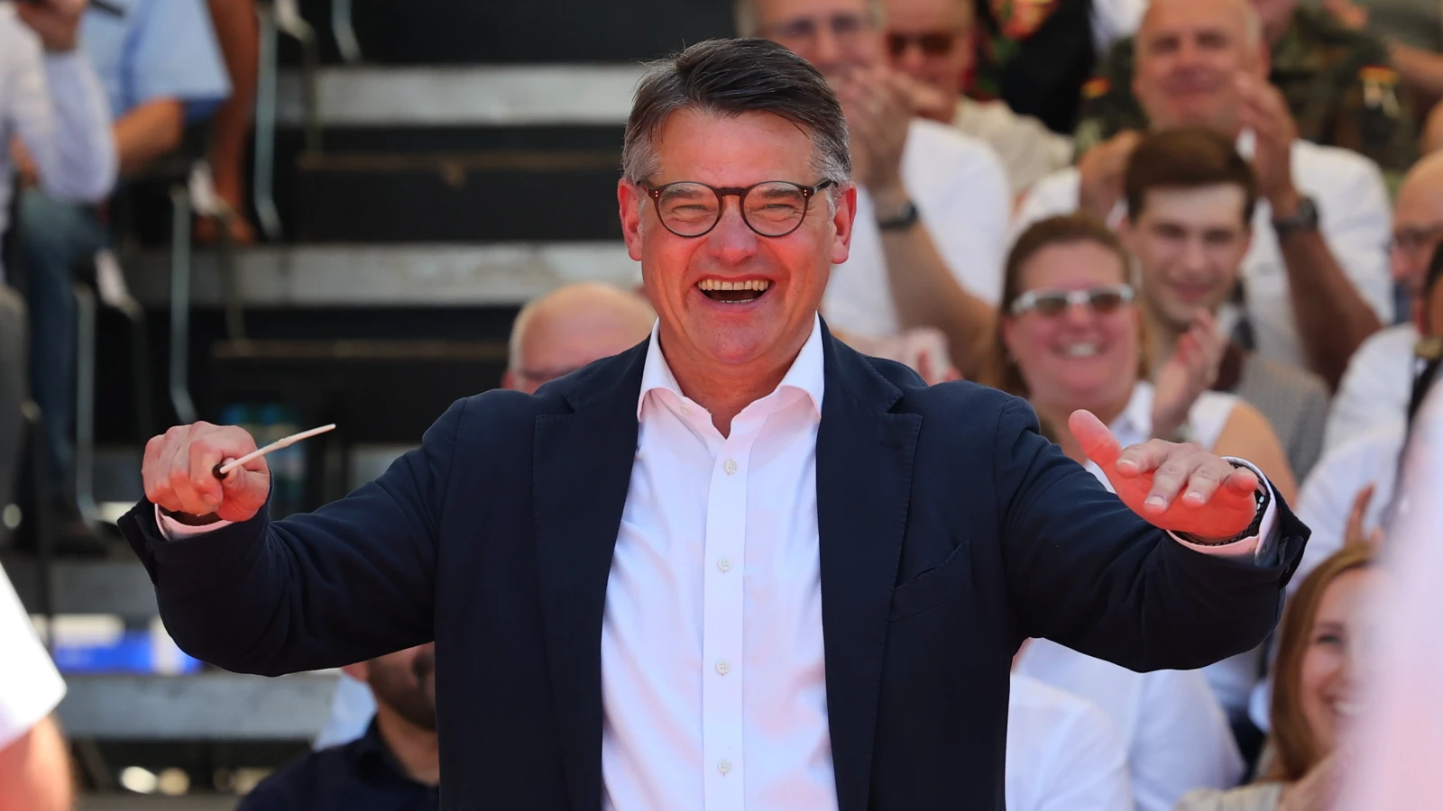 Hessen'de yapılan yeni bir ankete göre, CDU oylarını artırarak konumunu güçlendirirken, koalisyon ortağı SPD desteğini kaybediyor. , © Foto: Jörg Halisch/dpa Hessen'de yapılan yeni bir ankete göre, CDU oylarını artırarak konumunu güçlendirirken, koalisyon ortağı SPD desteğini kaybediyor. , © Foto: Jörg Halisch/dpa