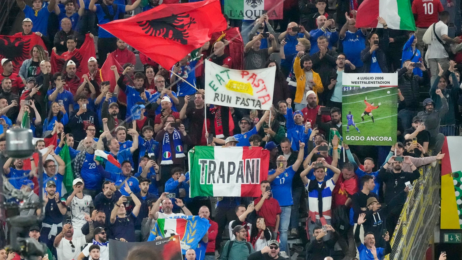 EM-Siege für für Italien, Spanien und Schweiz, © KEYSTONE AP / FRANK AUGSTEIN EM-Siege für für Italien, Spanien und Schweiz, © KEYSTONE AP / FRANK AUGSTEIN