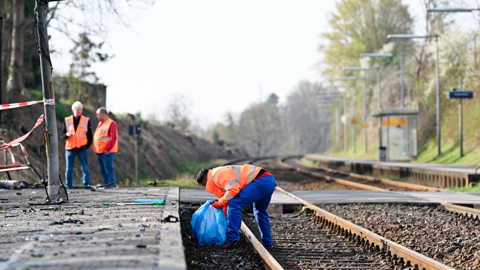 INSHEIM’DEKİ TREN KAZASI SONRASI HAT HALA KAPALI, © Uwe Anspach/dpa