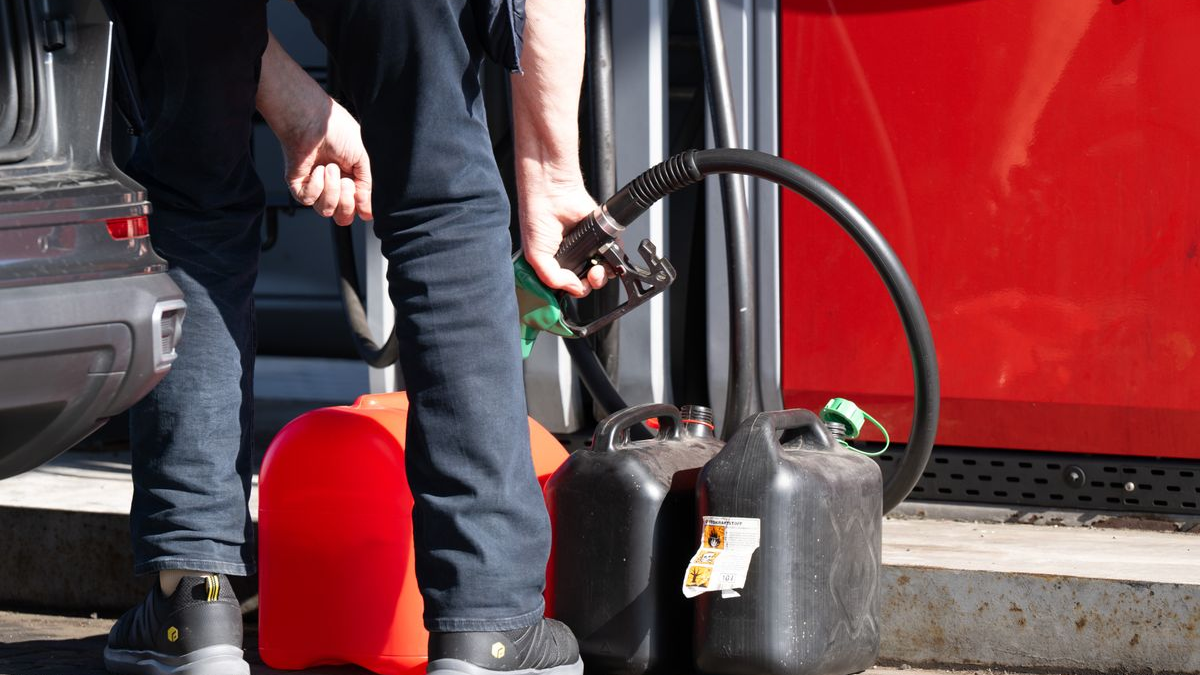 Fiyatlar Fırlayınca 5 Euroluk Benzin Alınmaya Başlandı!, © Sebastian Kahnert/dpa