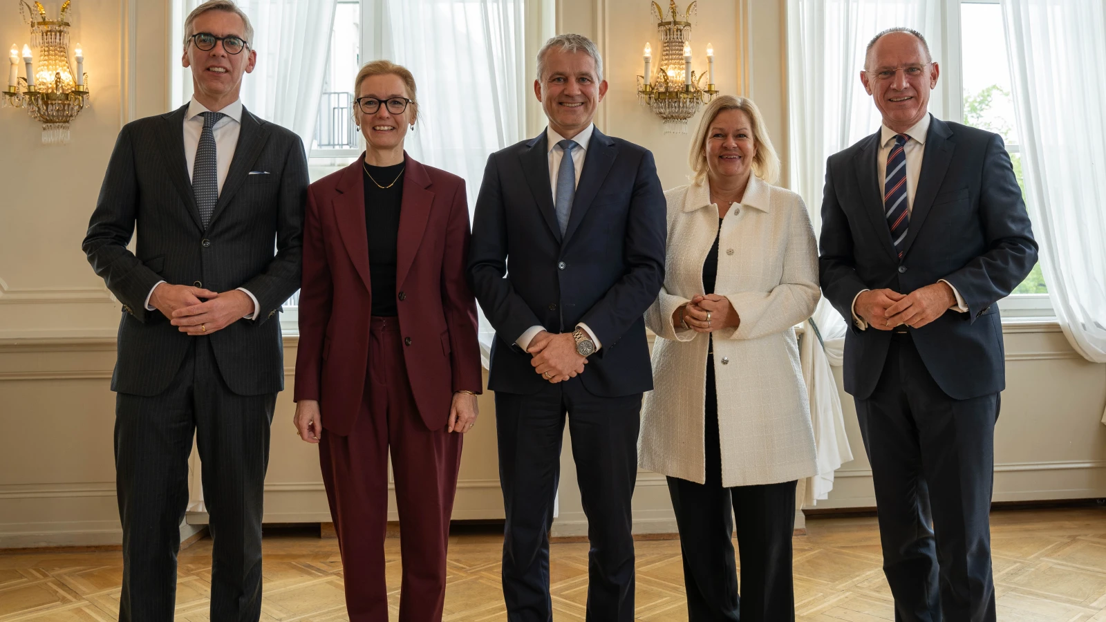 Die Innenministerinnen und Innenminister aus Luxemburg, Liechtenstein, der Schweiz, Deutschland und Österreich: Léon Gloden, Sabine Monauni, Beat Jans, Nancy Faeser und Gerhard Karner., © IKR Die Innenministerinnen und Innenminister aus Luxemburg, Liechtenstein, der Schweiz, Deutschland und Österreich: Léon Gloden, Sabine Monauni, Beat Jans, Nancy Faeser und Gerhard Karner., © IKR