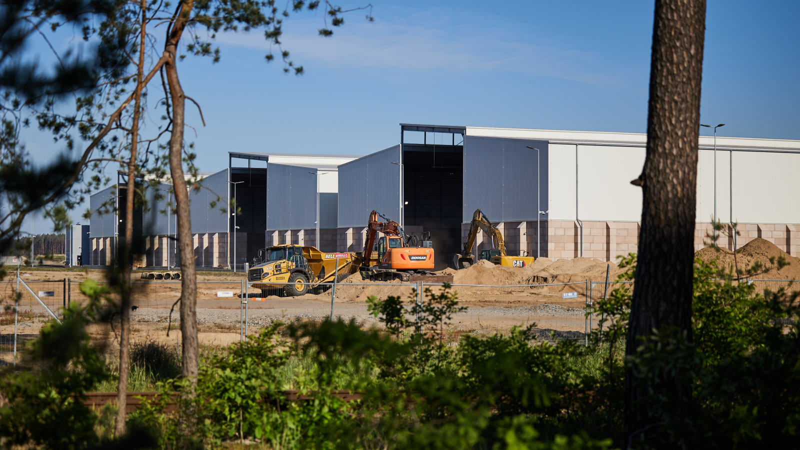 Tesla Fabrikası Yakınında Aktivistlerin Kepçe (Bagger) Eylemi Sonlandırıldı!, © dpa