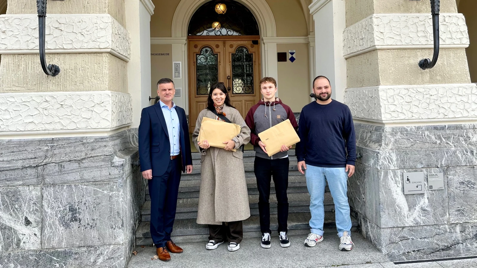 Freie Liste überreicht 2095 Unterschriften, © Radio Liechtenstein Freie Liste überreicht 2095 Unterschriften, © Radio Liechtenstein