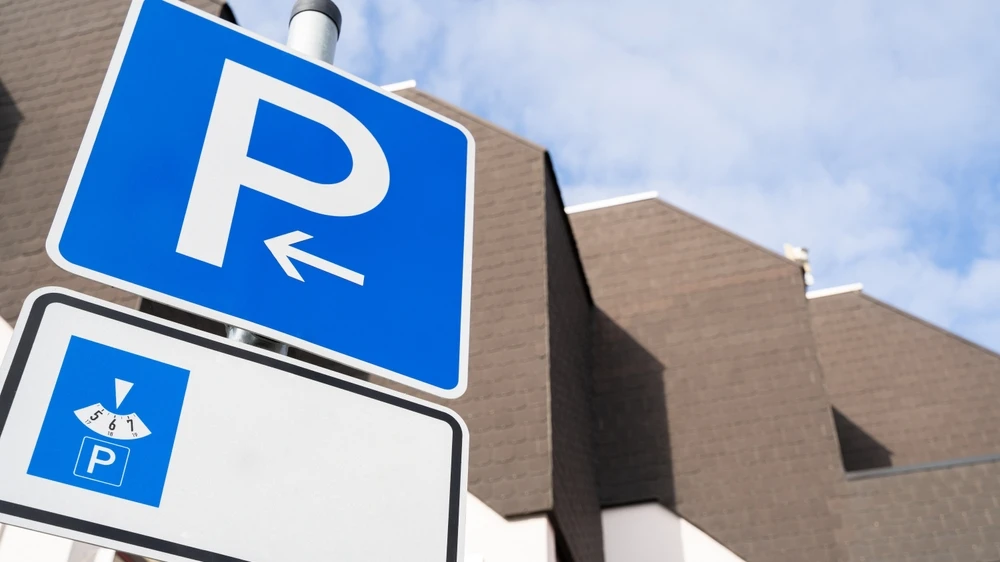 Köln'de Park İzinleri Cep Yakacak: Yeni Düzenlemeler Yolda, © shutterstock Köln'de Park İzinleri Cep Yakacak: Yeni Düzenlemeler Yolda, © shutterstock