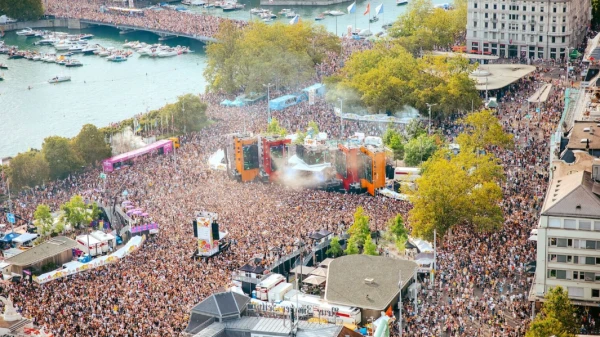 Radio Zürisee entdeckt – 33. Street Parade Radio Zürisee entdeckt – 33. Street Parade