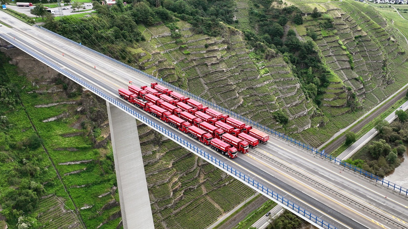 Moselle Köprüsü Kamyon Park Yeri Haline Getirildi, © dpa
