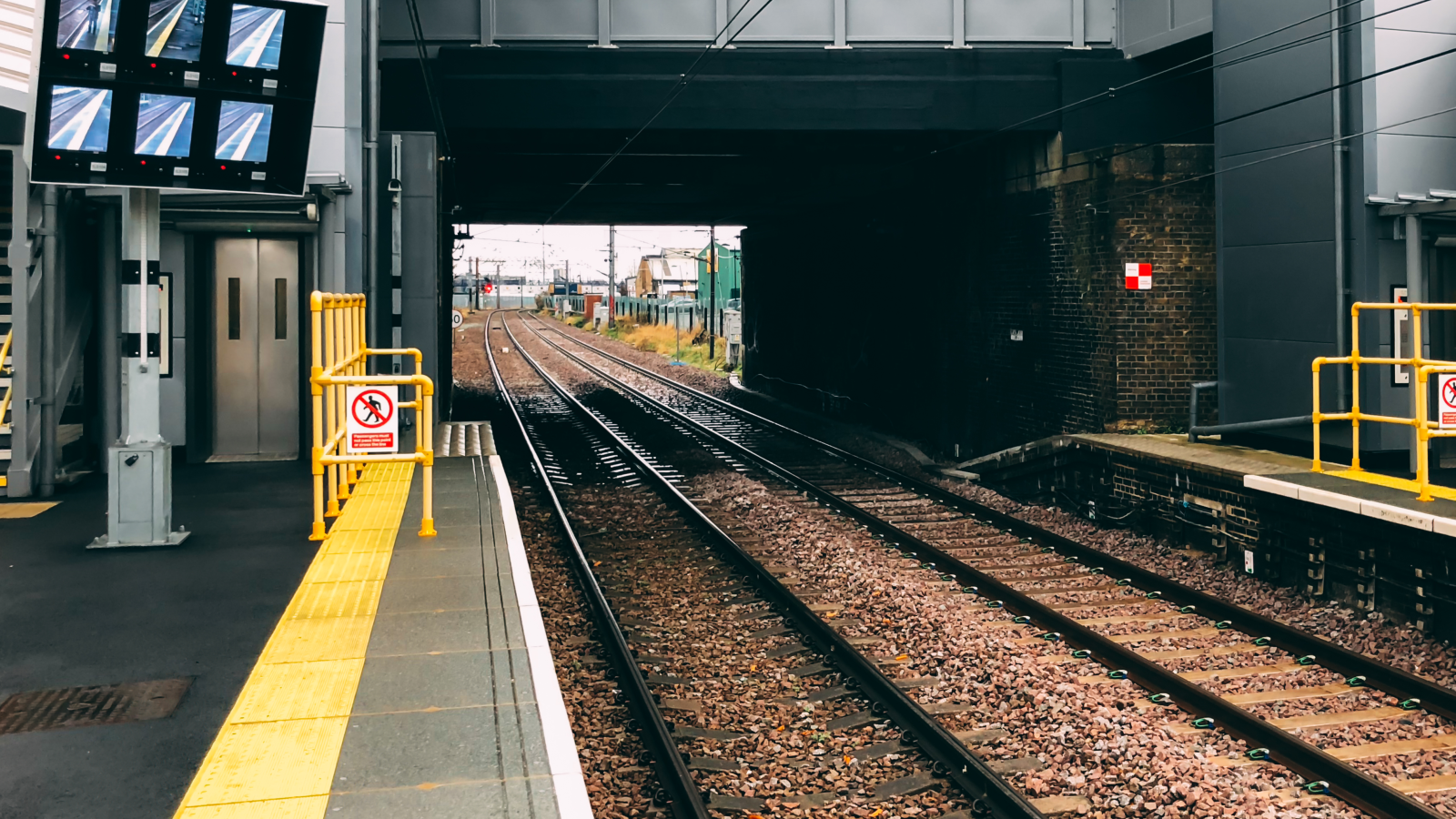 Kuzey Ren Vestfalya'da Uzun Mesafe Tren Seferleri Aylarca İptal Edildi, © shutterstock