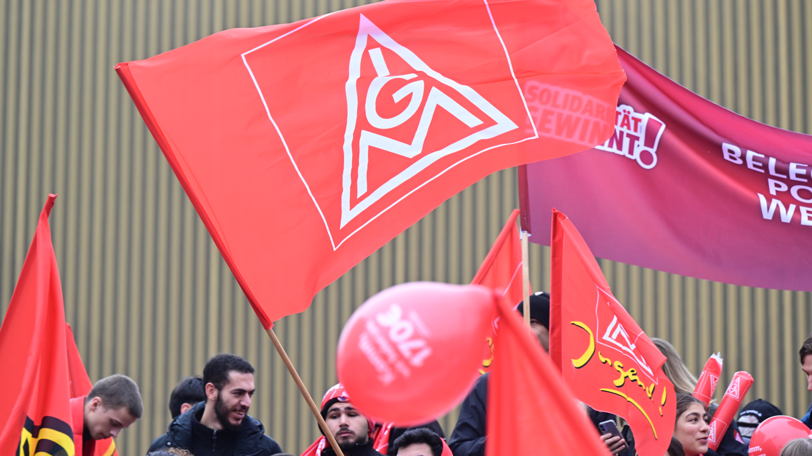 Bremen Çelik Fabrikası Belirsizlikle Karşı Karşıya!, © dpa