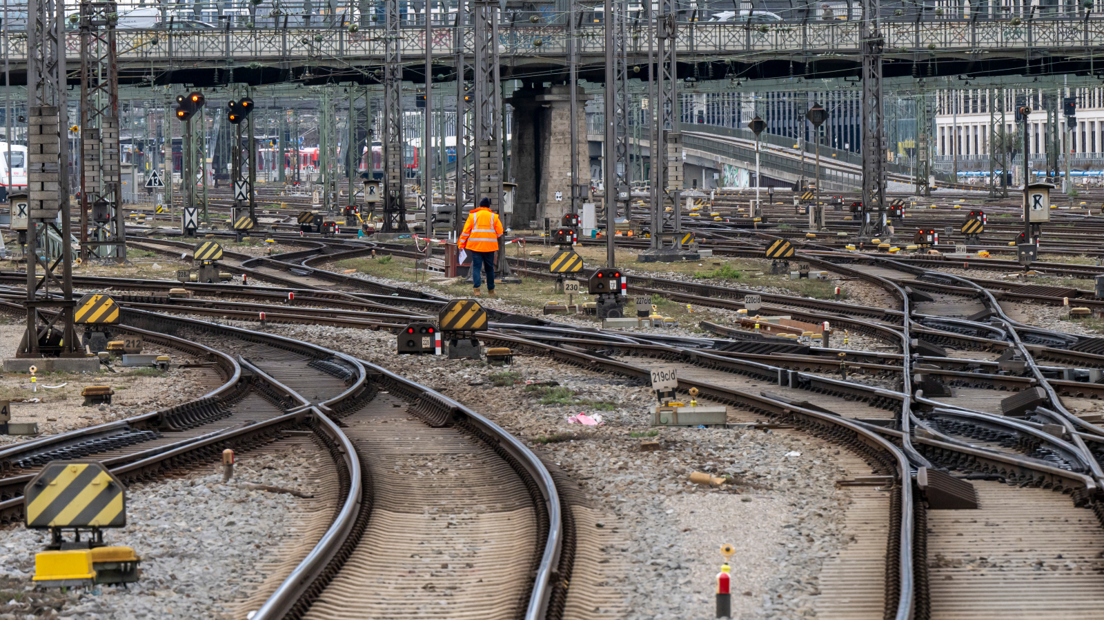 Duisburg/Oberhausen Tren İstasyonu ile Düsseldorf Havalimanı Tamamlandı, © dpa