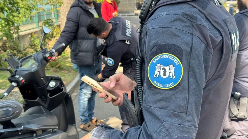 Basel: Polizei mit 129 Festnahmen bei Personenkontrollen, © Basler Kantonspolizei Basel: Polizei mit 129 Festnahmen bei Personenkontrollen, © Basler Kantonspolizei