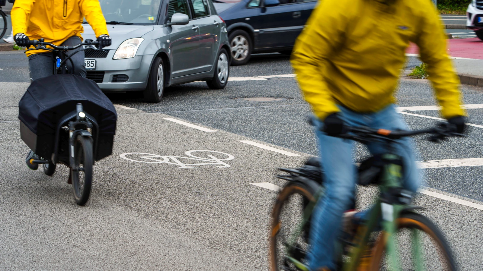 Hamburg’un Bisiklet Hedefi Zorda: 1 Kilometre Yola 400 Metreden Az Bisiklet Yolu, © dpa Hamburg’un Bisiklet Hedefi Zorda: 1 Kilometre Yola 400 Metreden Az Bisiklet Yolu, © dpa