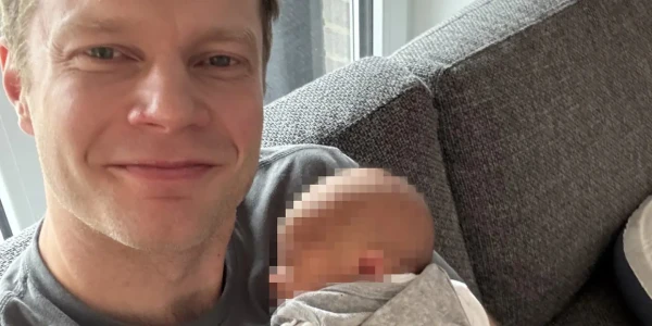 Stübi mit seinem zweitem Baby im Arm, © Christian Stübinger: Privat Stübi mit seinem zweitem Baby im Arm, © Christian Stübinger: Privat