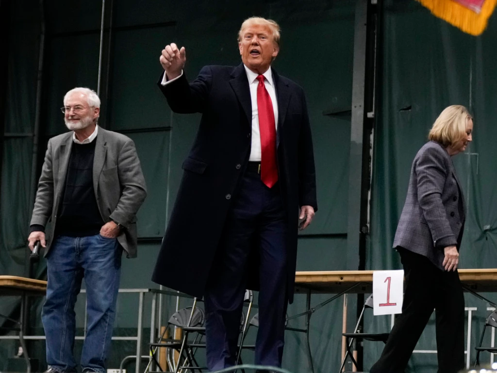 Trump gewinnt Vorwahl der Republikaner im US-Bundesstaat Iowa, © Andrew Harnik/AP Trump gewinnt Vorwahl der Republikaner im US-Bundesstaat Iowa, © Andrew Harnik/AP