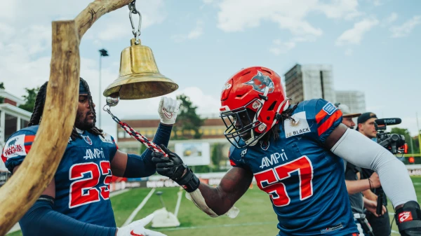 Zwei Footballspieler , © Hamburg Sea Devils Zwei Footballspieler , © Hamburg Sea Devils