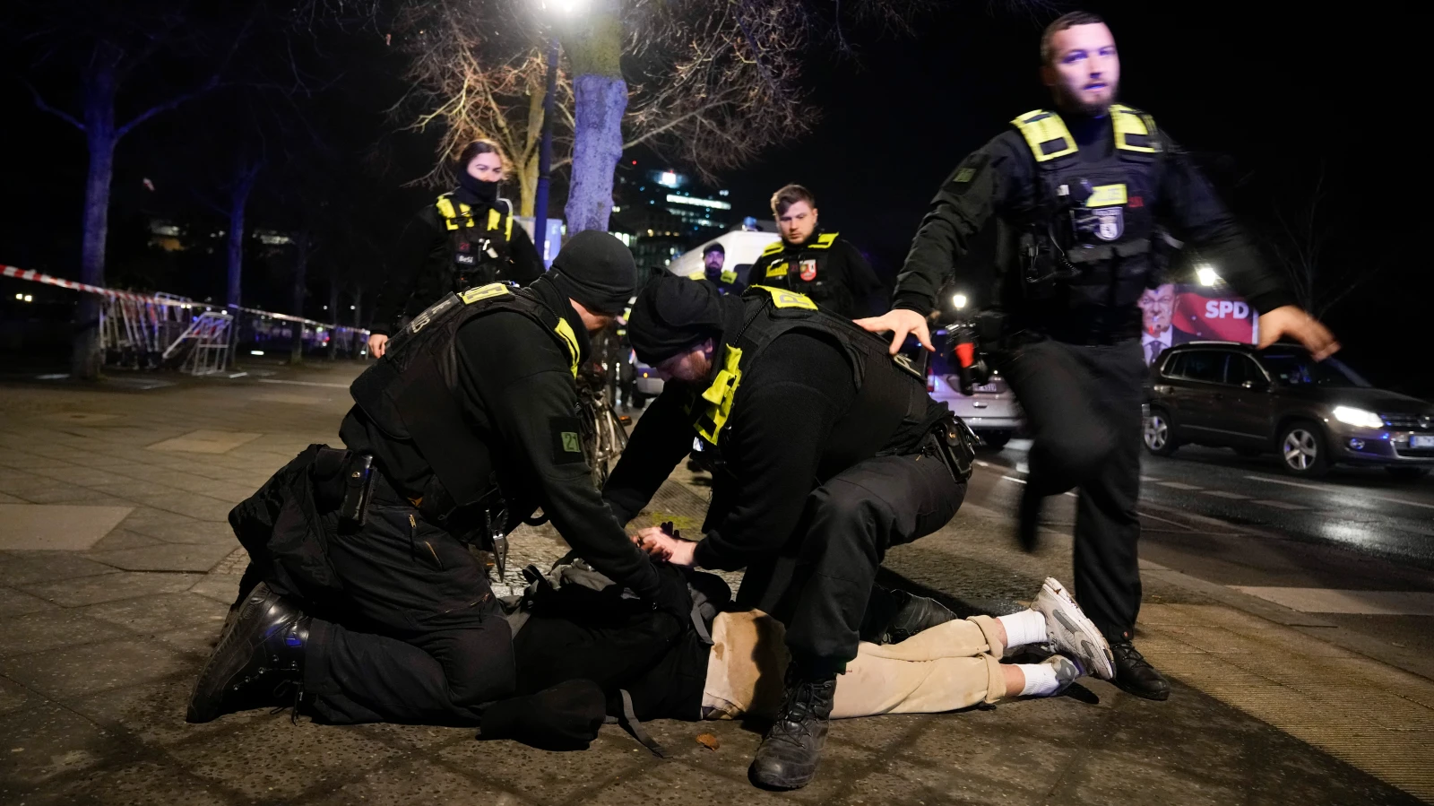 Holocaust Anıtında Bıçaklı Saldırının Faili Suriyeli Çıktı!, © dpa Holocaust Anıtında Bıçaklı Saldırının Faili Suriyeli Çıktı!, © dpa