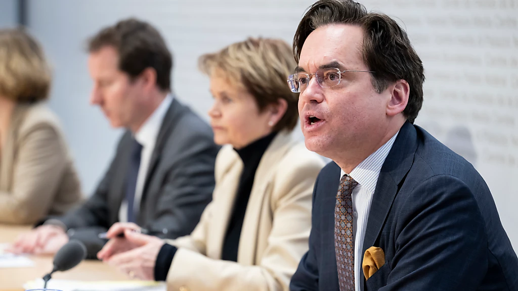 Bürgerliche Nein-Allianz nennt 13. AHV-Rente unsozial und teuer, © Keystone/SDA Bürgerliche Nein-Allianz nennt 13. AHV-Rente unsozial und teuer, © Keystone/SDA