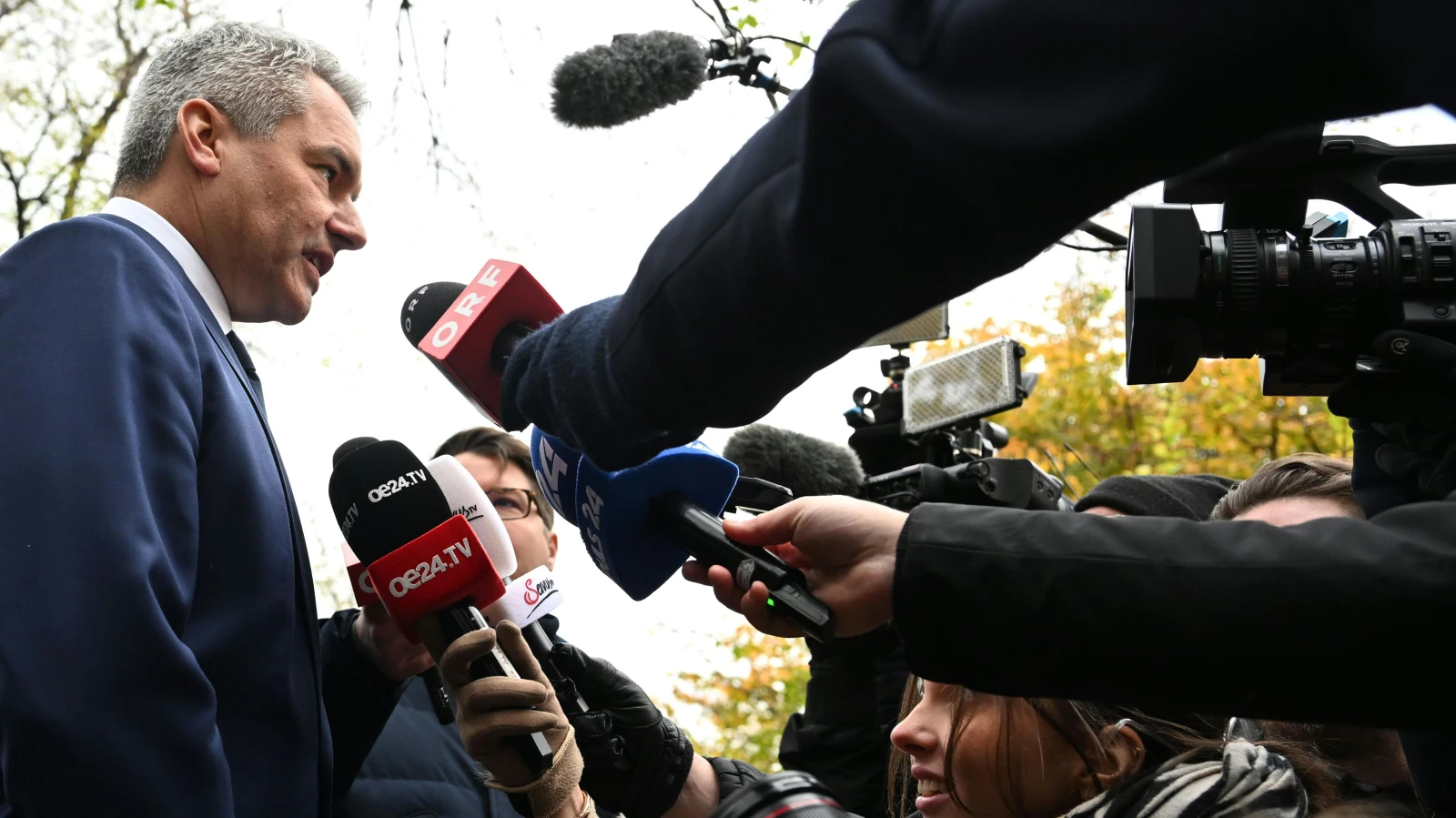 Drei Parteien verhandeln über Koalition, © Keystone / APA / Helmut Fohringer / Symbolbild Drei Parteien verhandeln über Koalition, © Keystone / APA / Helmut Fohringer / Symbolbild