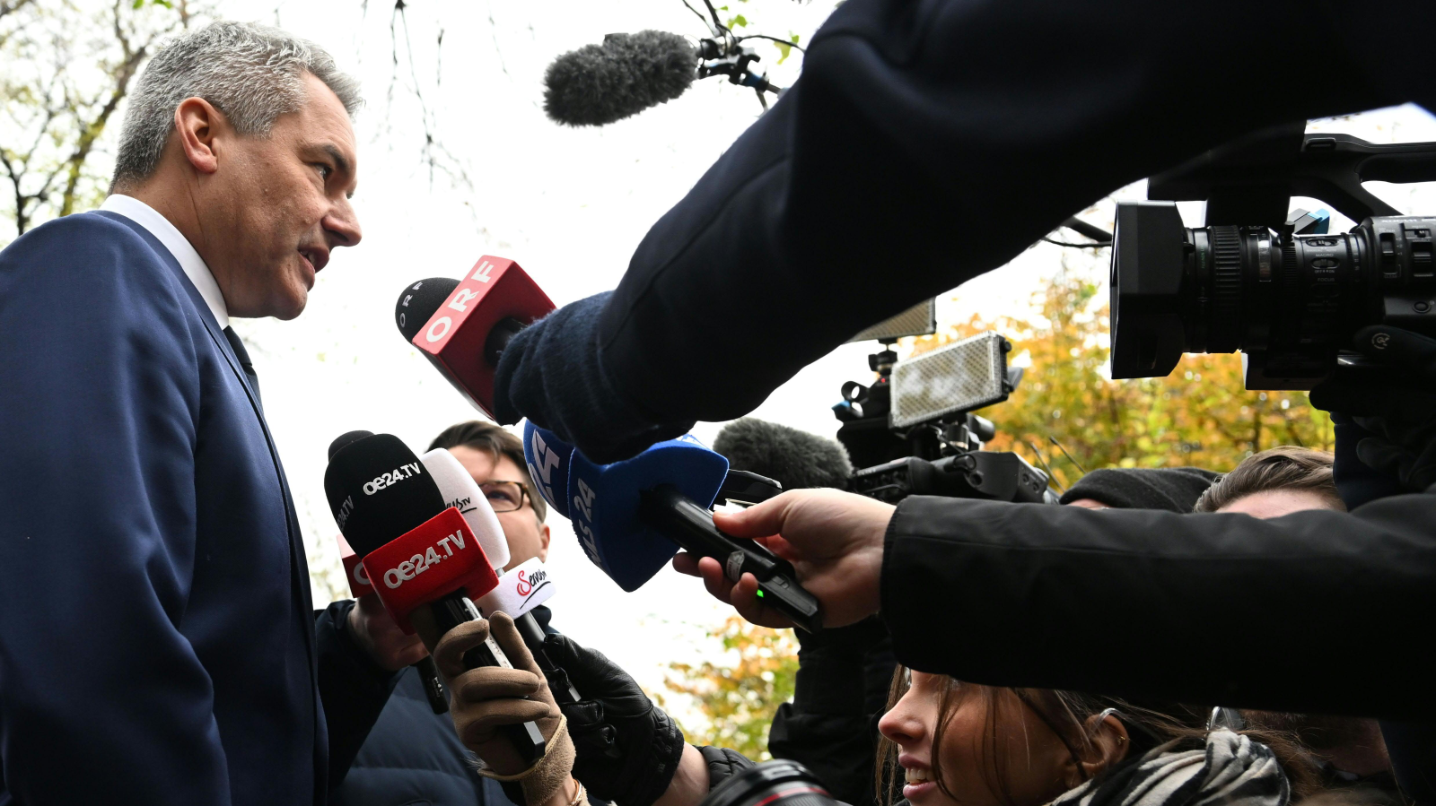 Drei Parteien verhandeln über Koalition, © Keystone / APA / Helmut Fohringer / Symbolbild