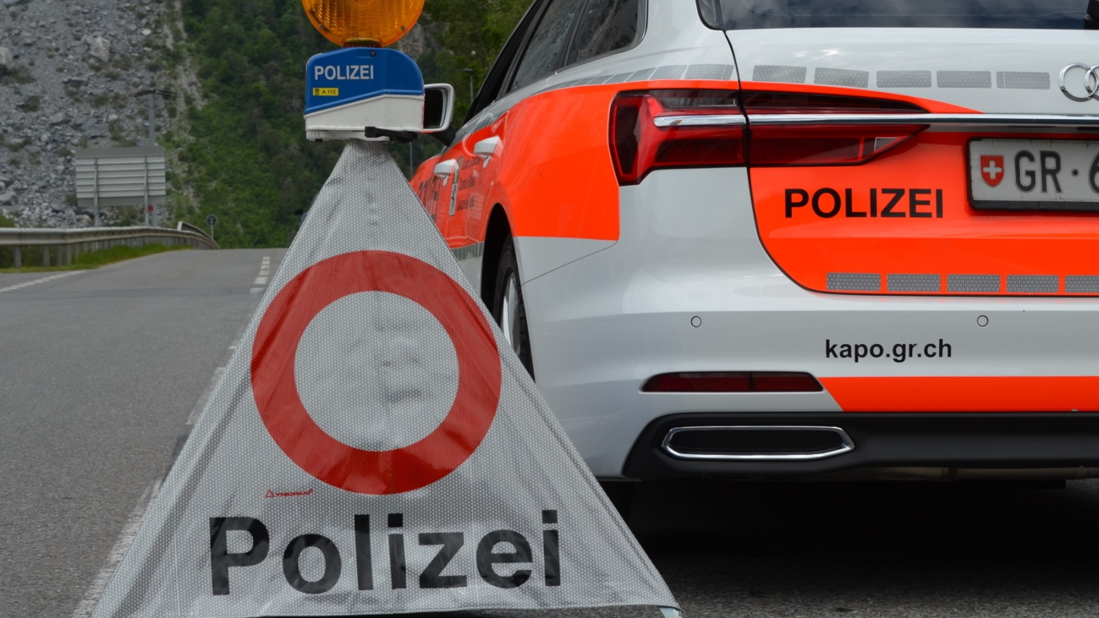 Verkehrsbehinderungen infolge Aufbauarbeiten für das WEF, © Kantonspolizei Graubünden / Symbolbild