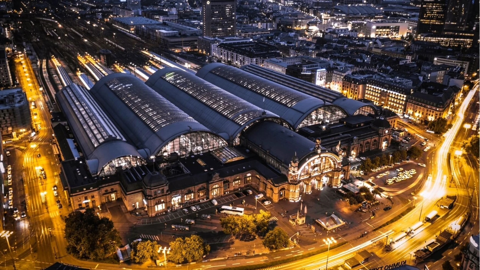 Frankfurt'ta silah taşıma yasağı bölgesi resmi olarak yürürlüğe girdi., © mfm Frankfurt'ta silah taşıma yasağı bölgesi resmi olarak yürürlüğe girdi., © mfm